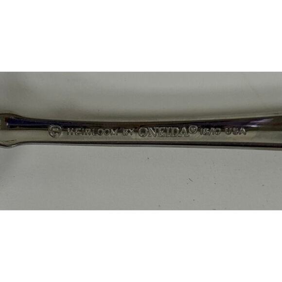 Oneida Juillaird Place Spoon. KT126 - Picture 3 of 4